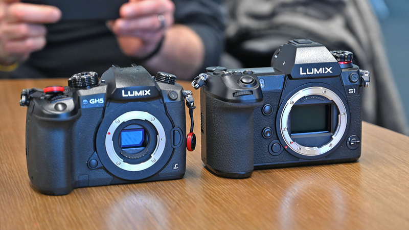 Here’s a Lumix S1 compared to a GH5. While the S1 doesn’t look that much bigger, in your hands, it’s a whole different story.
